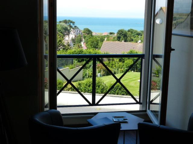 Le Ruban Bleu Face A La Mer Arromanches-les-Bains Ngoại thất bức ảnh